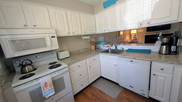 雪櫃、微波爐、焗爐、爐具