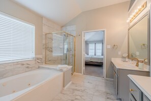 House, 6 Bedrooms | Bathroom | Towels, soap, shampoo - Family Friendly Spacious Home with Backyard Pool by Redawning (Frisco)