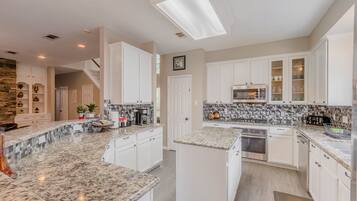 Rumah, 6 kamar tidur | Dapur pribadi | Lemari es, oven, mesin pembuat kopi/teh, dan pemanggang roti