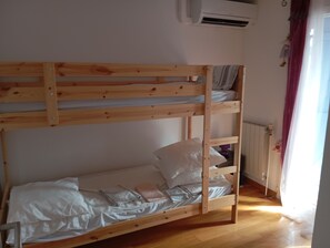 3 bedrooms, desk, iron/ironing board, travel cot