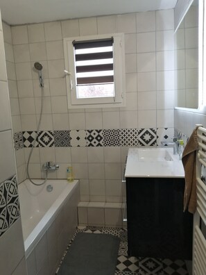 Bathtub, hair dryer