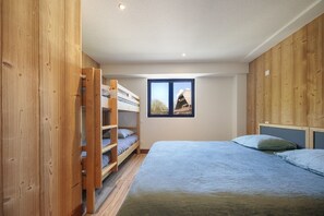 3 bedrooms, iron/ironing board, travel crib, free WiFi