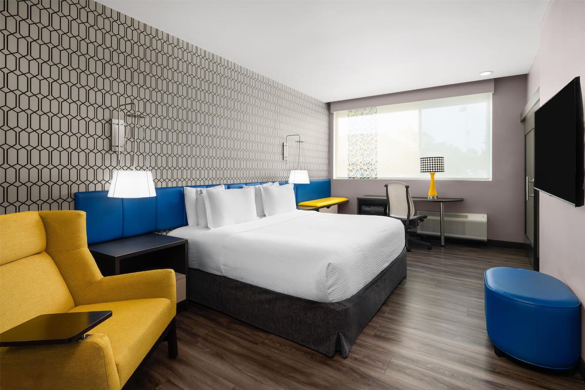 Premium bedding, in-room safe, desk, laptop workspace
