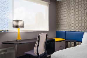 1 Schlafzimmer, hochwertige Bettwaren, Zimmersafe, Schreibtisch