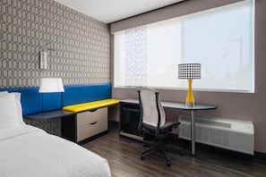 1 Schlafzimmer, hochwertige Bettwaren, Zimmersafe, Schreibtisch