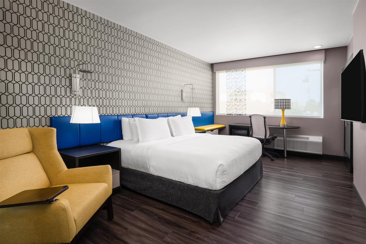 1 Schlafzimmer, hochwertige Bettwaren, Zimmersafe, Schreibtisch