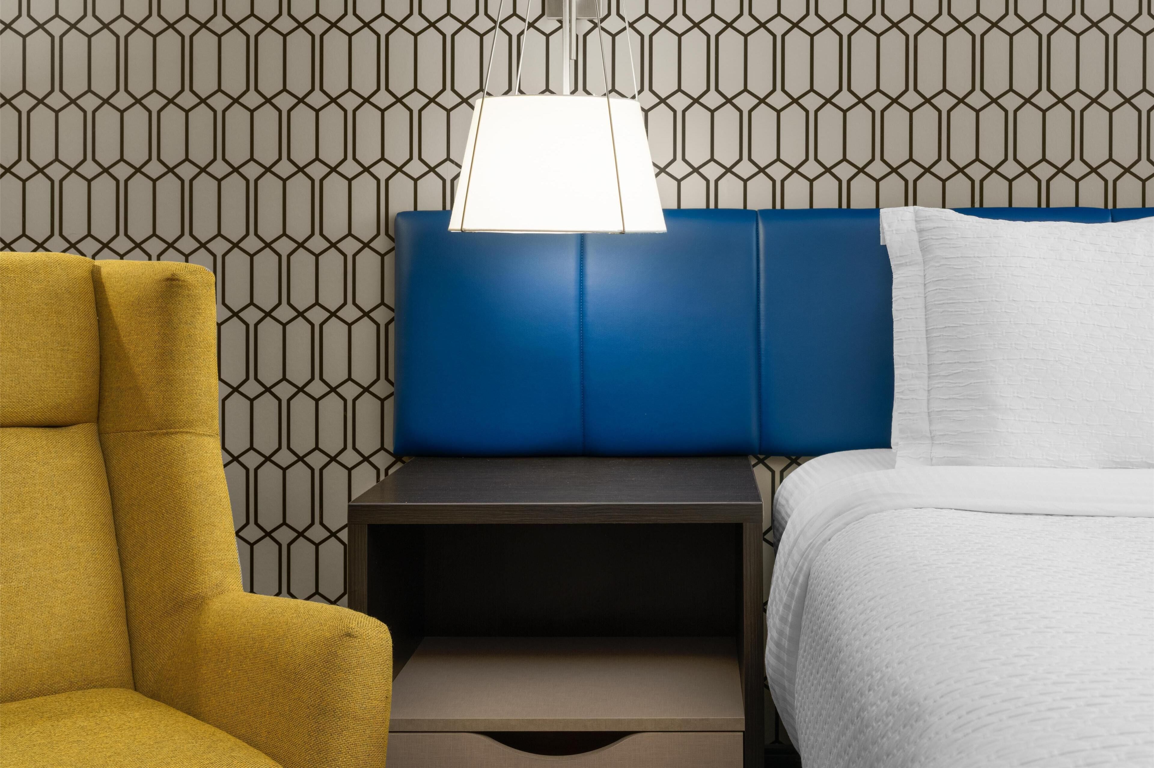 standard room, 1 king bed, accessible, refrigerator & microwave | 1 bedroom, premium bedding, in-room safe, desk