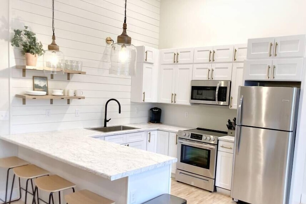 Renovated Townhouse On The Water #5