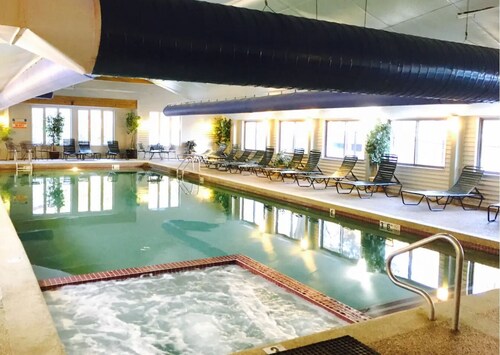 Nice Condo At Attitash Mountain Village, Close to Storyland, Location!