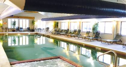 Nice Condo At Attitash Mountain Village, Close to Storyland, Location!