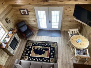 Älytelevisio, takka, DVD-soitin