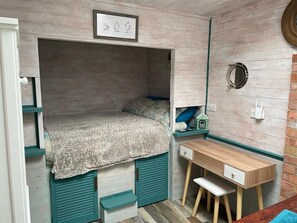 1 bedroom, desk, free WiFi, bed sheets