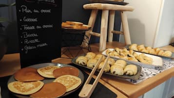 Daily buffet breakfast (EUR 12 per person)