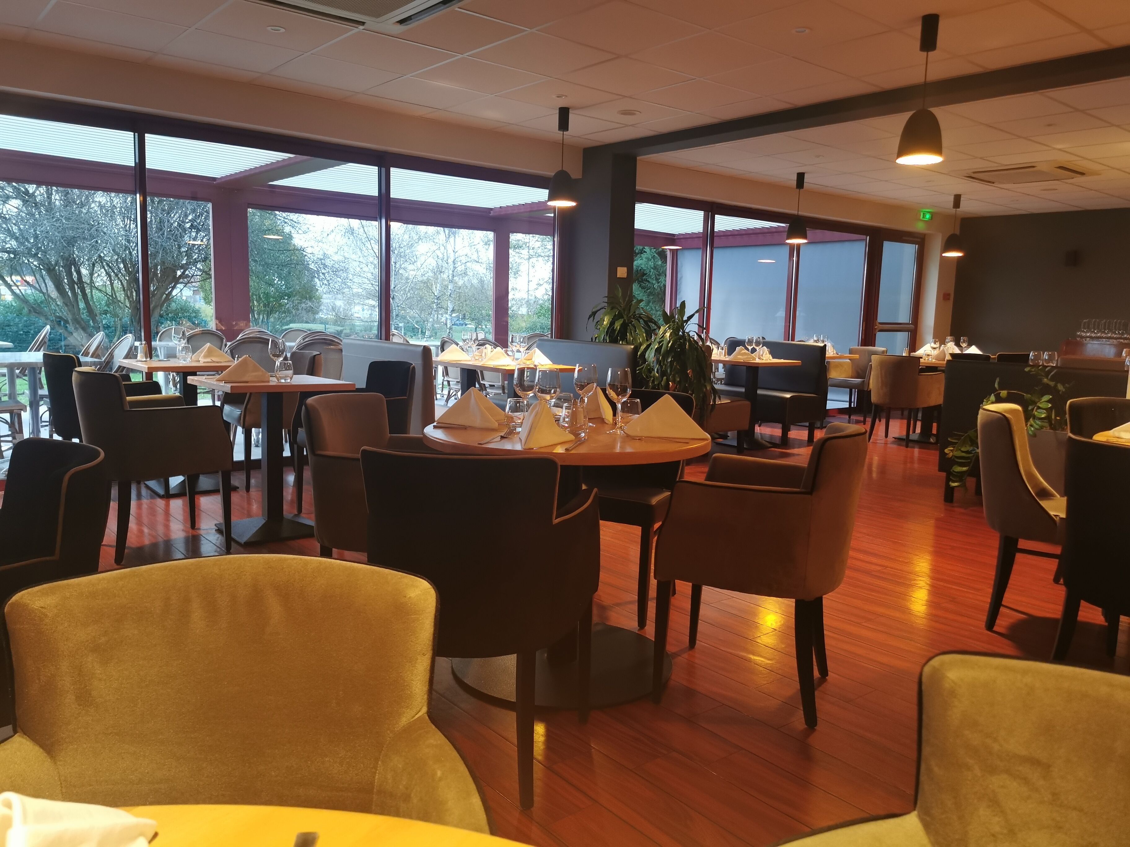 breakfast, lunch, dinner served; french cuisine