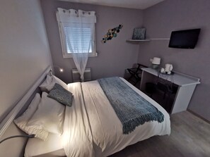 Decoración personalizada, muebles diferentes y escritorio 