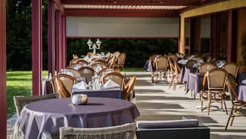 Breakfast, lunch, dinner served; French cuisine