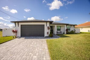 Exterior - Resort-Style Waterfront Home/ Hot Tub, Heated Pool, Kayaks & Fire Table (Cape Coral)