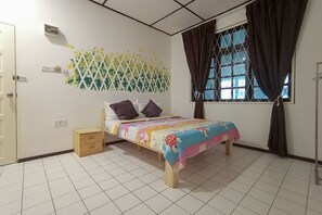 Room, Private Bathroom | Desk, bed sheets - OYO 90258 Natol Venice Homestay (Kuching)