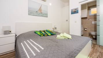 5 Schlafzimmer, Bügeleisen/Bügelbrett, kostenloses WLAN, Bettwäsche