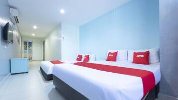 Family Suite | Meja, cadar katil