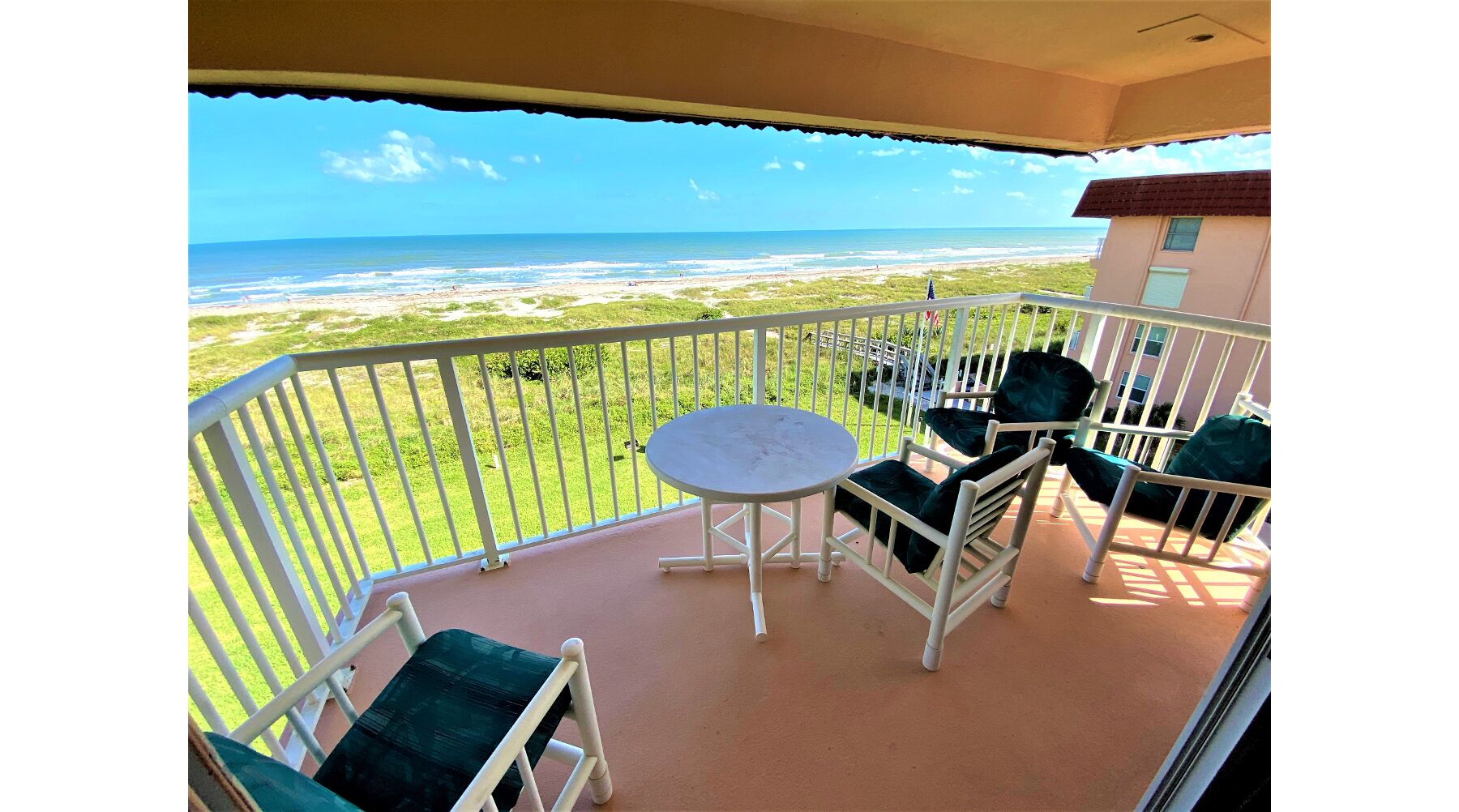 Top Floor Direct Ocean Front, 3br/2ba, with 2 Oceanside Balconies
