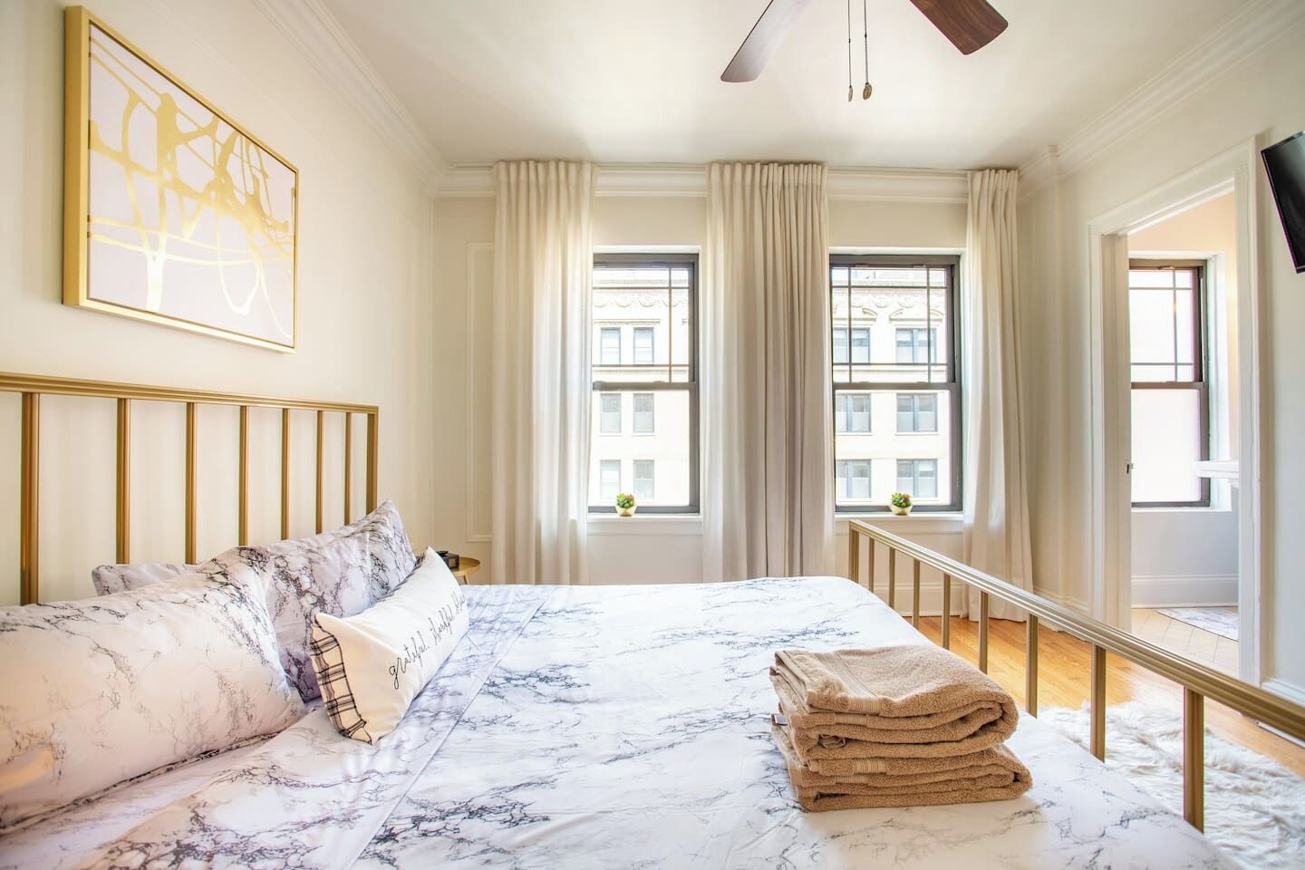 2 bedrooms, desk, iron/ironing board, travel crib