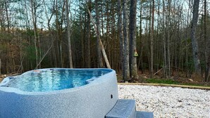 A hot tub in a forested area with gravel ground. - Ultimate Romantic Couples Getaway in Wine Country (Dobson)