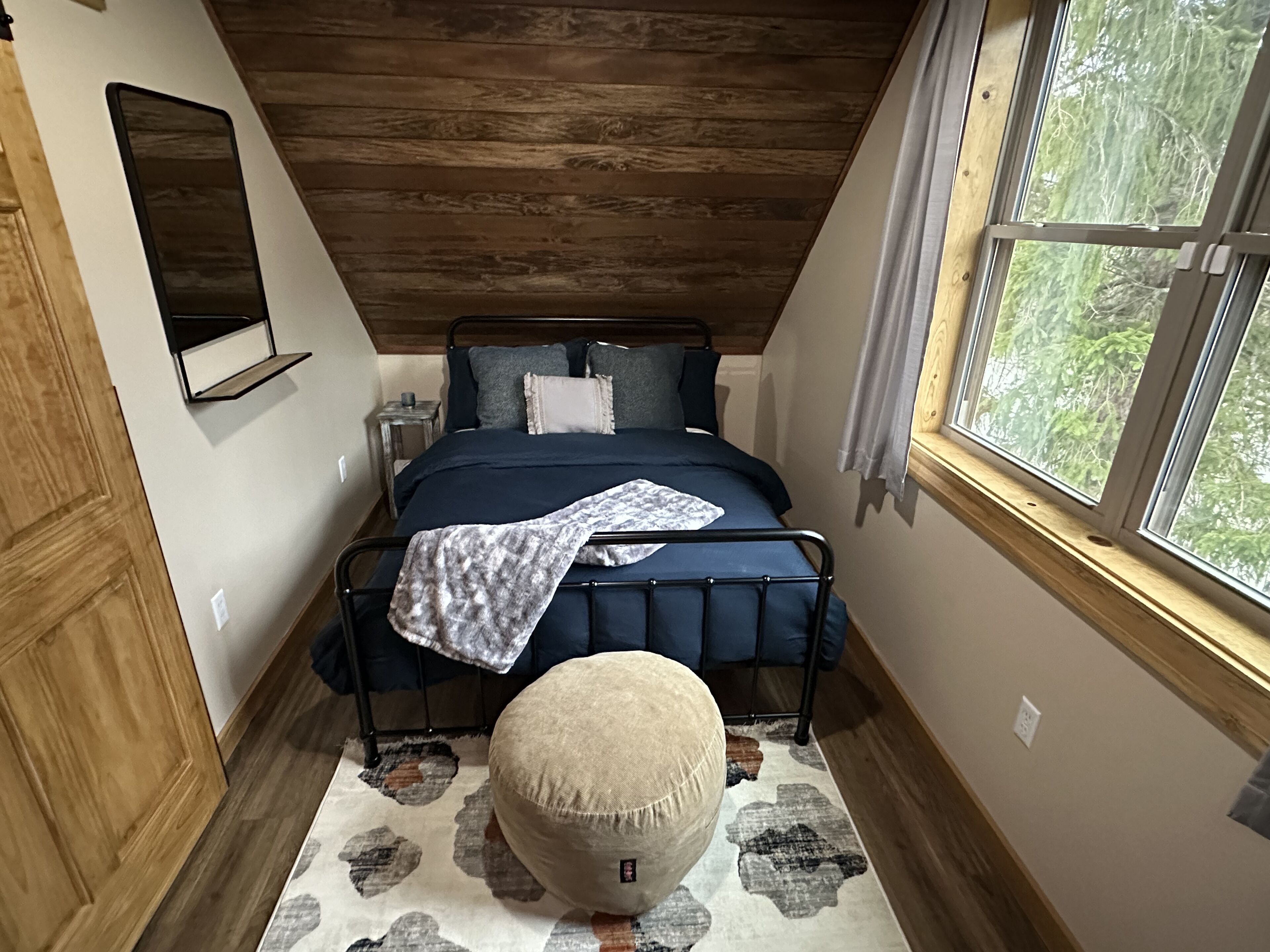 2 bedrooms, desk, free WiFi, bed sheets