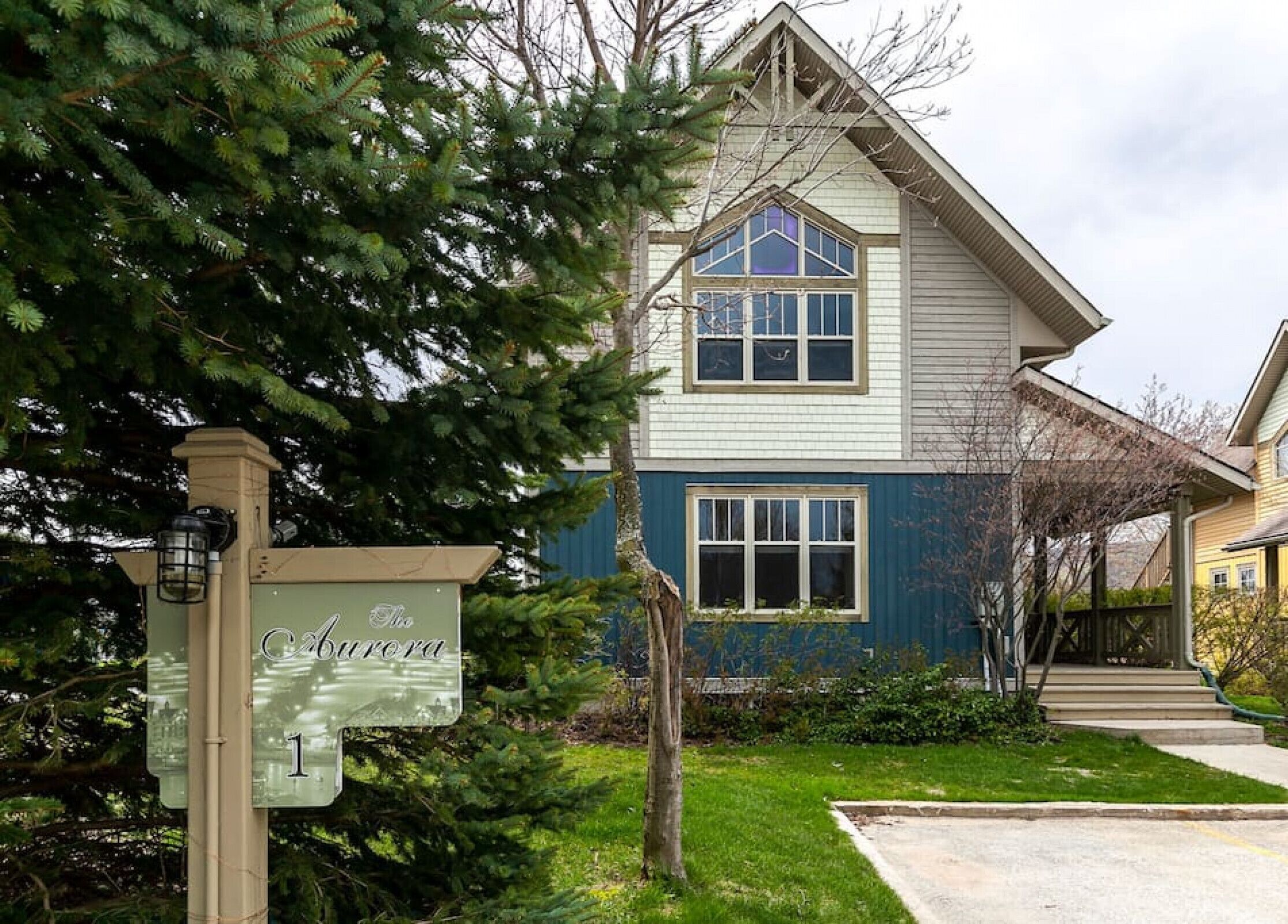 Blue View 1 - Aurora Chalet