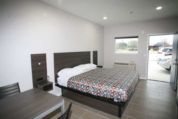 Basic enkelrum | Skrivbord och gratis wi-fi