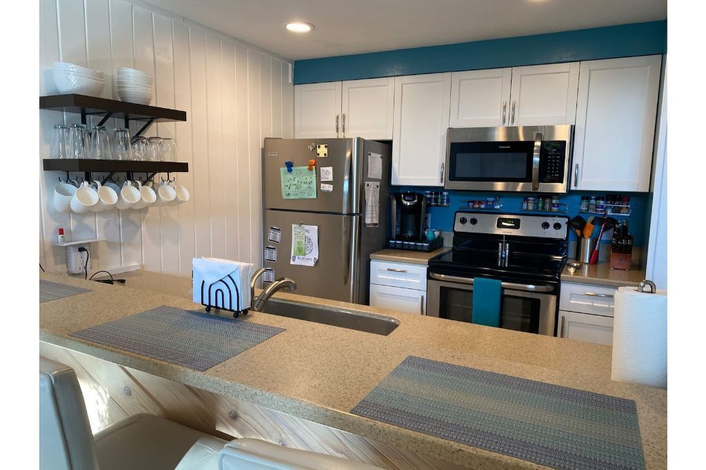 Northern MI fall colors! Updated loft, 3 pools, near Nubs and Boyne Highlands