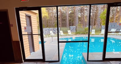 3 pools! Updated bedroom/loft area. Minutes from ski/golf/lakes.