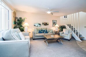Apartment (Blind Pass B208) | Wohnzimmer | Flachbildfernseher
