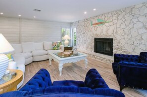 Condo (Blind Pass G105) | Living room | Flat-screen TV - Blind Pass G105 (Sanibel)