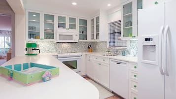 Condo (Blind Pass G105) | Private kitchen | Dining tables