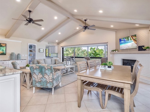 House (Gulf Breeze) | Living room