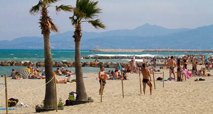 Les marines du Roussillon n 32 swimming pool tennis boules court 100m from the sea