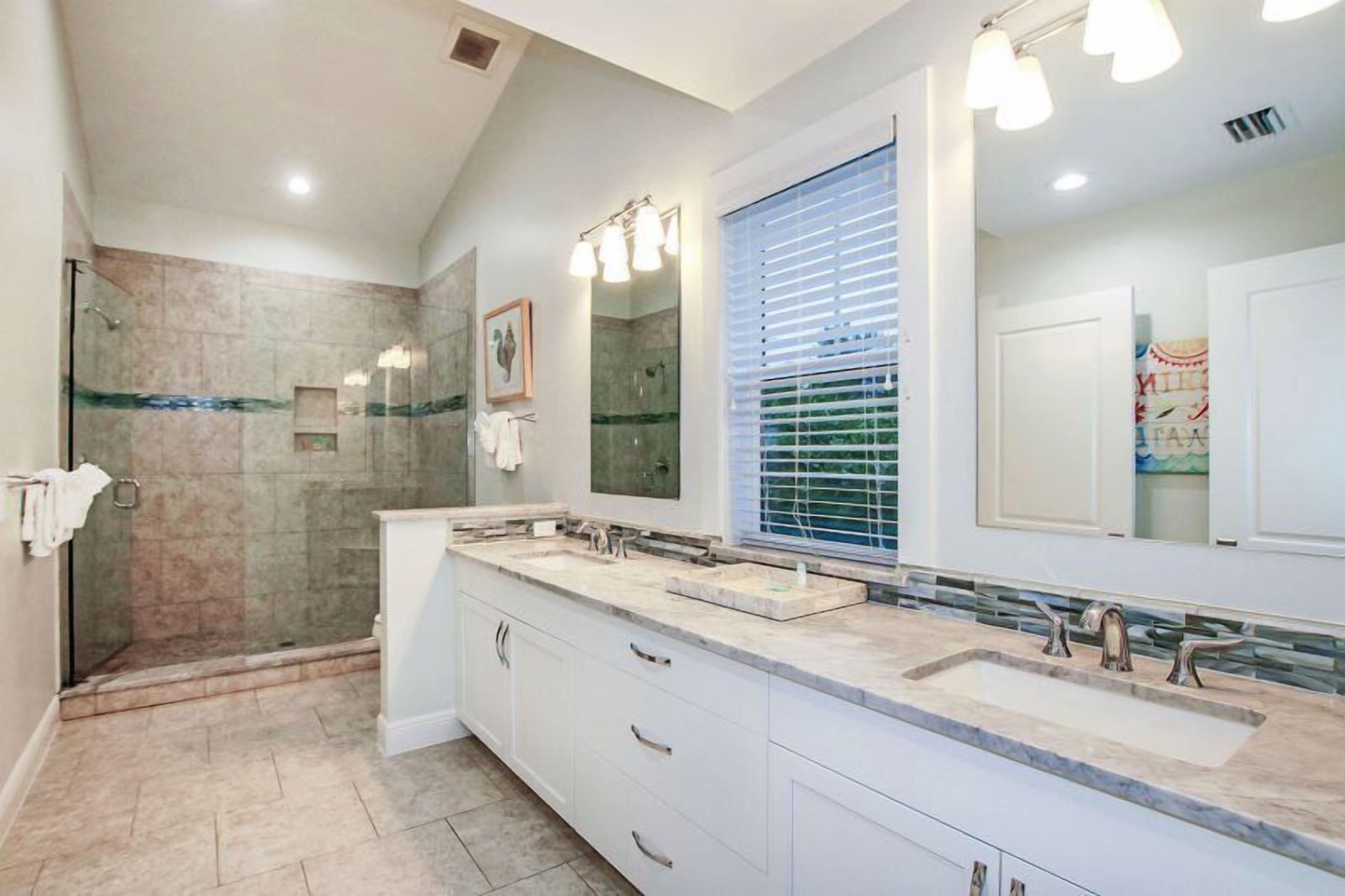 House (Island Escape) | Bathroom