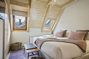 3 bedrooms, iron/ironing board, Internet, bed sheets
