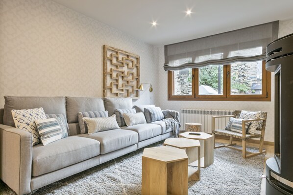 Smart TV - Luderna - Apartamento Dera Airola (Gessa)