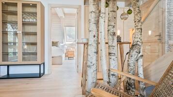 2 habitaciones, tabla de planchar con plancha, internet y ropa de cama