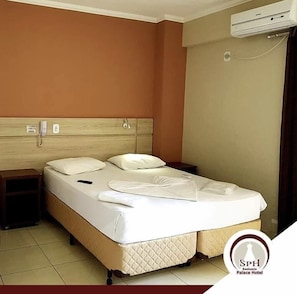 Tallelokero huoneessa, ilmainen Wi-Fi, vuodevaatteet