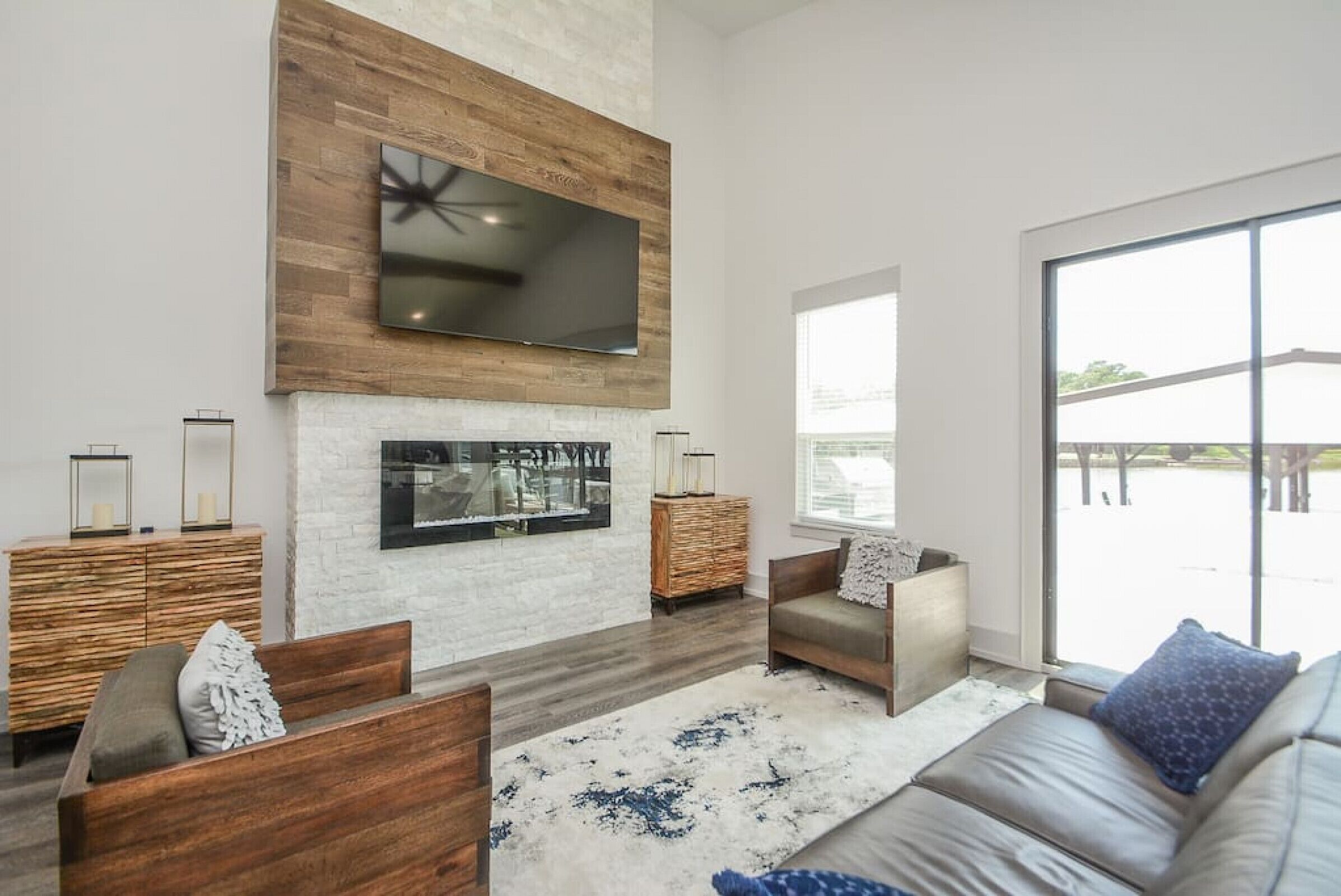 スマートテレビ、暖炉、Netflix、Hulu