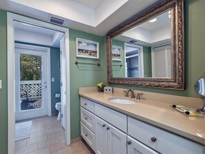 House (Sunset Captiva 17) | Bathroom