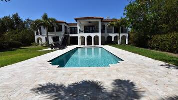 Rumah (Villa Dolce Vita) | Kolam renang | Kolam renang outdoor dan sebuah kolam renang air hangat