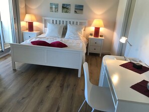 3 Schlafzimmer, Schreibtisch, Bügeleisen/Bügelbrett, Reisekinderbett