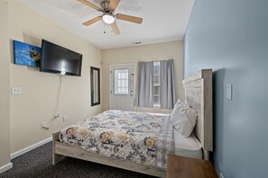 2 bedrooms, free WiFi, bed sheets - Gulf Stream Cottage 255 - 2 Bedroom - Community Pool - Walk to Beach (Myrtle Beach)