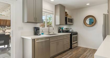 🌵 Serenity Sands - Large Fenced House with Hot Tub, BBQ and Fire Pit! 🌵
