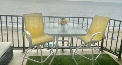 The Plaza - Direct Oceanfront  Luxury Condo with Beach bar-Discount weekly