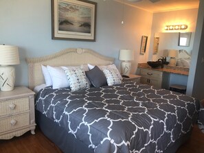 3 bedrooms, iron/ironing board, free WiFi - The Plaza - Direct Oceanfront  Luxury Condo with Beach bar-Discount weekly  (Ocean City)